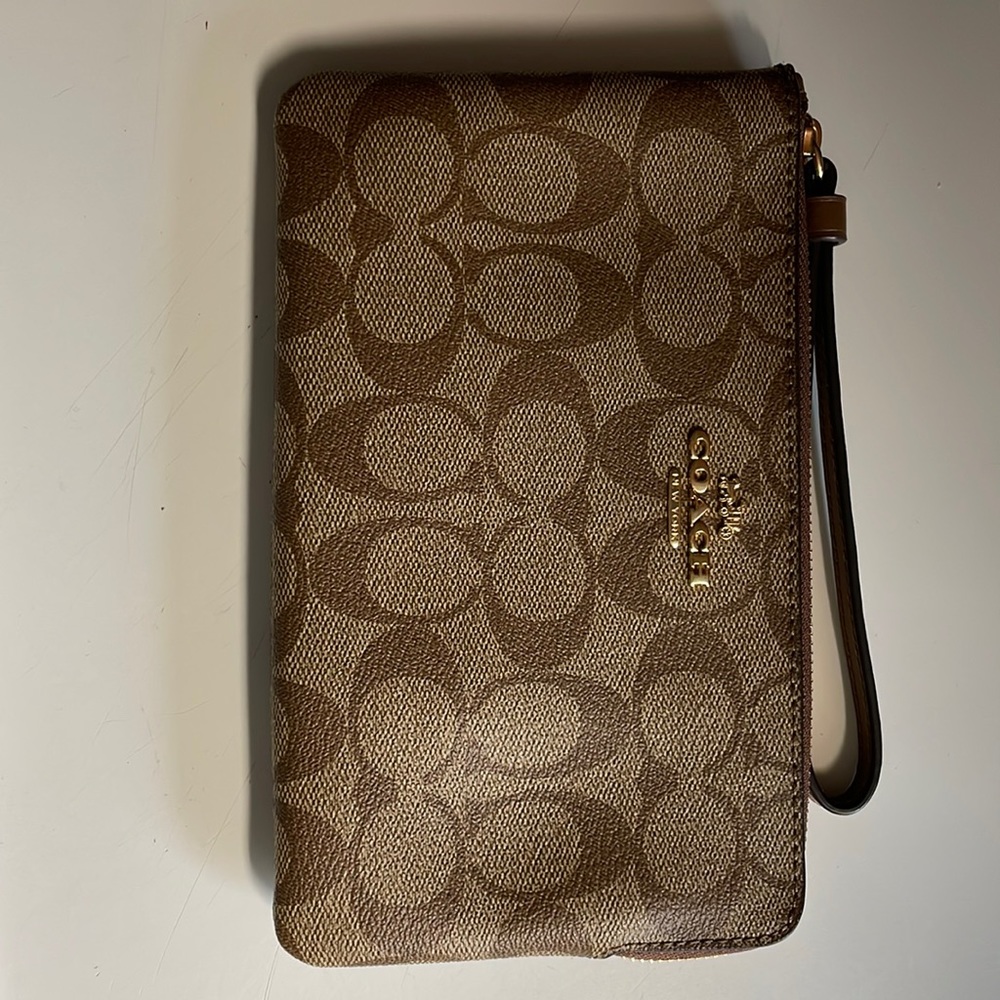 Coach wristlet perfect condition